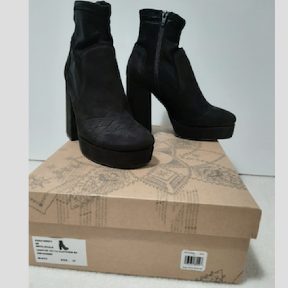 LAST PAIR Free People Smyth suede platform boot